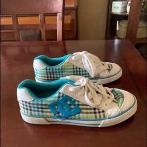 Size 7 DC skate/tennis shoes